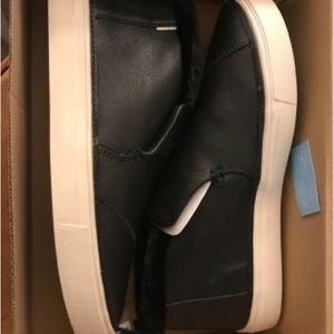 NWT TOMS black leather faux fur lined sneakers